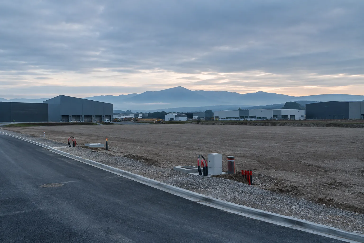 Terrain industriel aménagé au PIPA, avec accès et raccordements prêts pour accueillir une usine